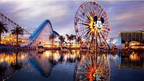 《花木兰》突然宣布在流媒体上线,给迪士尼主题公园蒸发的35亿美元止损?