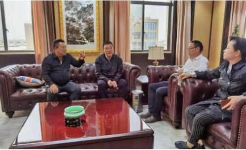 温州市政协副主席鲍小瓯率队走访良工阀门慰问民营企业家 温州市政协副主席鲍小瓯率队走访良工阀门慰问民营企业家
