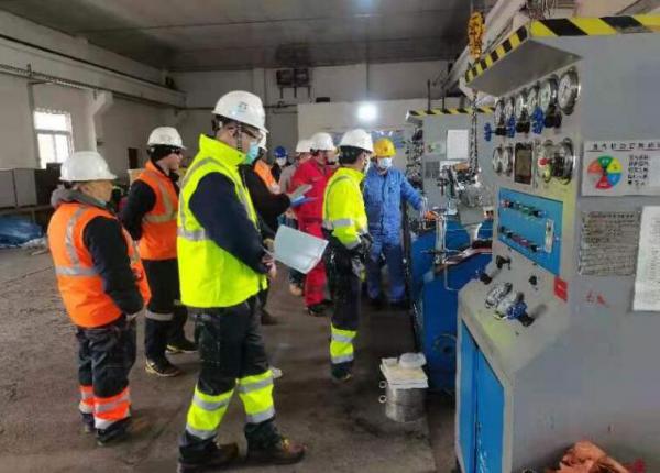 图为,该公司承担的俄罗斯北极LNG二期关键阀门试压项目的首件阀门试压工作正式启动。  图为,该公司承担的俄罗斯北极LNG二期关键阀门试压项目的首件阀门试压工作正式启动。