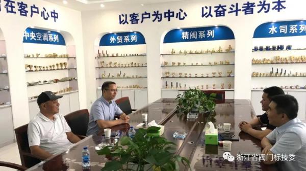 【图为与杰克龙精工座谈交流】 【图为与杰克龙精工座谈交流】