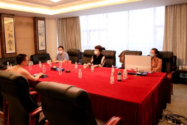 华亭镇党委书记何蓉一行走访调研上海沪工阀门厂(集团)有限公司 华亭镇党委书记何蓉一行走访调研上海沪工阀门厂(集团)有限公司