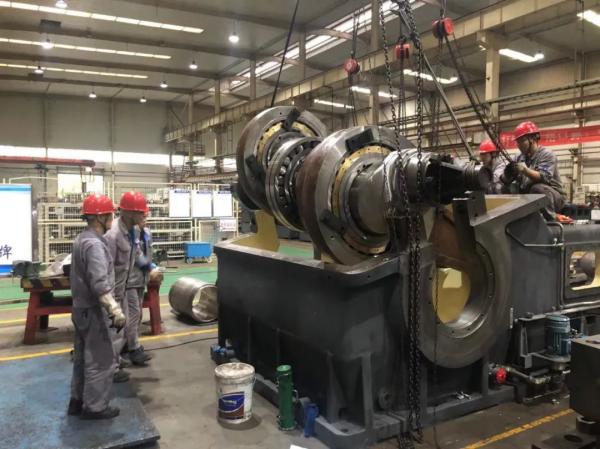 重庆水泵总装二区域圆满完成3D13大型矿浆隔膜泵装配任务 重庆水泵总装二区域圆满完成3D13大型矿浆隔膜泵装配任务