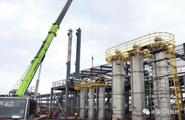 (即将建成的天然气储气罐) (即将建成的天然气储气罐)