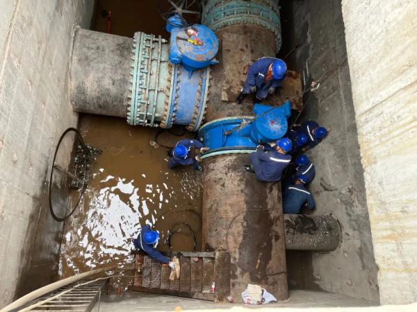 1.6米蝶阀,80道M48螺栓,9个小时完成更换 1.6米蝶阀,80道M48螺栓,9个小时完成更换