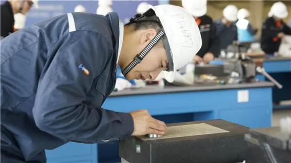 十年“磨”剑,终成核电安全阀检修能手—中国广核集团董广余 十年“磨”剑,终成核电安全阀检修能手—中国广核集团董广余