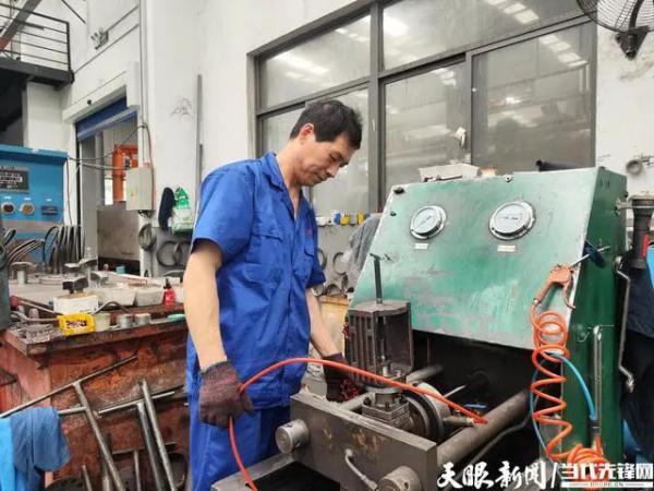 从普通“打工人”到企业“掌舵人”刘凤驰的阀门制造路 从普通“打工人”到企业“掌舵人”刘凤驰的阀门制造路