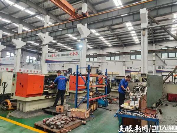 从普通“打工人”到企业“掌舵人”刘凤驰的阀门制造路 从普通“打工人”到企业“掌舵人”刘凤驰的阀门制造路