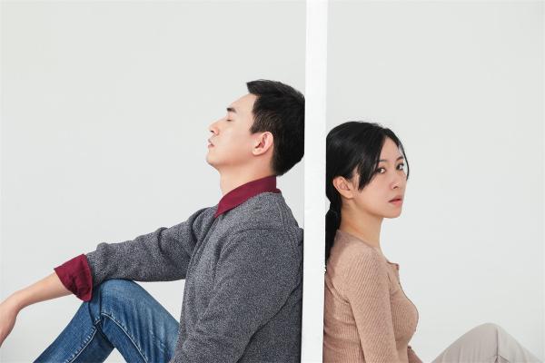 1709190454182027.jpg 2.29勃力健 摄图网_501532563_青年夫妻情感破裂(企业商用).jpg