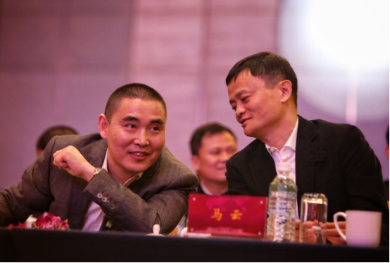 1458537792798097315.png 在京浙商成立服装分会  会长卢坚胜成30万商户转移“领路人”