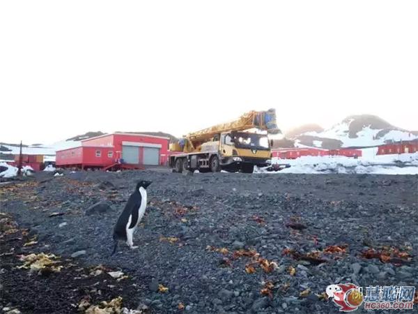 柳工第二台汽车起重机到达南极