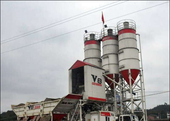 拥有全套设备的恒丰混凝土搅拌站准备再添置一台泵车