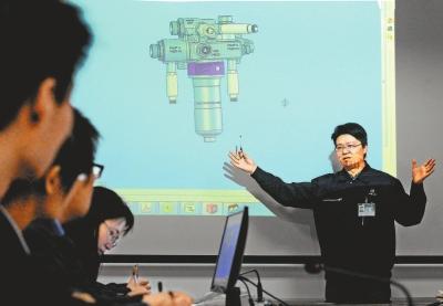 国产大飞机有咱河南人功劳 32岁李大功“圆梦”