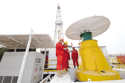 中原油田重点探井卫453井钻进至井深2300米